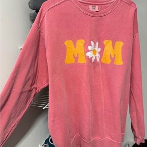 MOM sweatshirt
